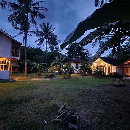 Kayu Cottage กีลีตราวางัน ภายนอก รูปภาพ