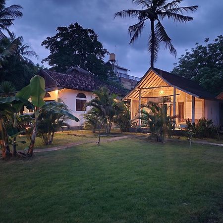 Kayu Cottage กีลีตราวางัน ภายนอก รูปภาพ