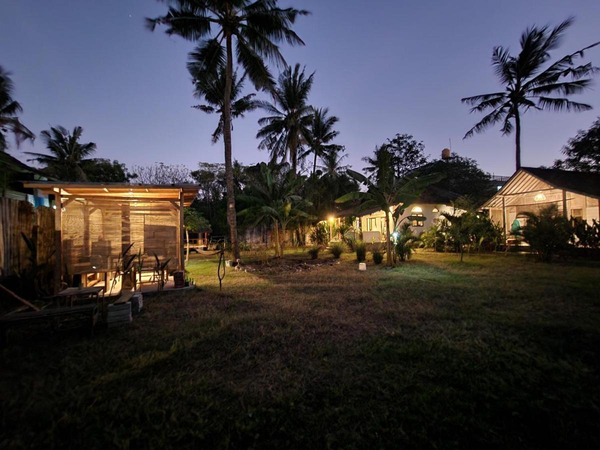 Kayu Cottage กีลีตราวางัน ภายนอก รูปภาพ