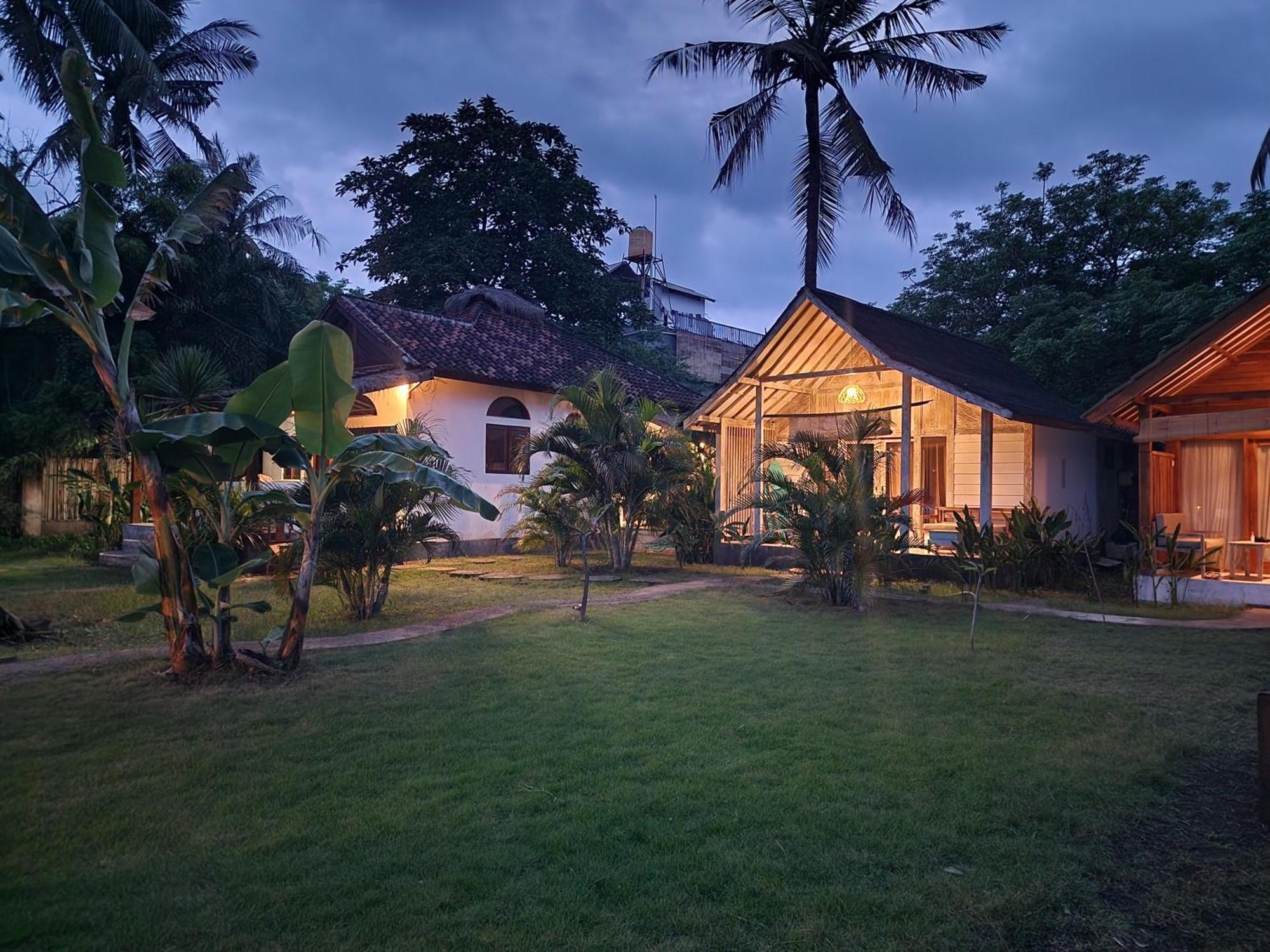 Kayu Cottage กีลีตราวางัน ภายนอก รูปภาพ